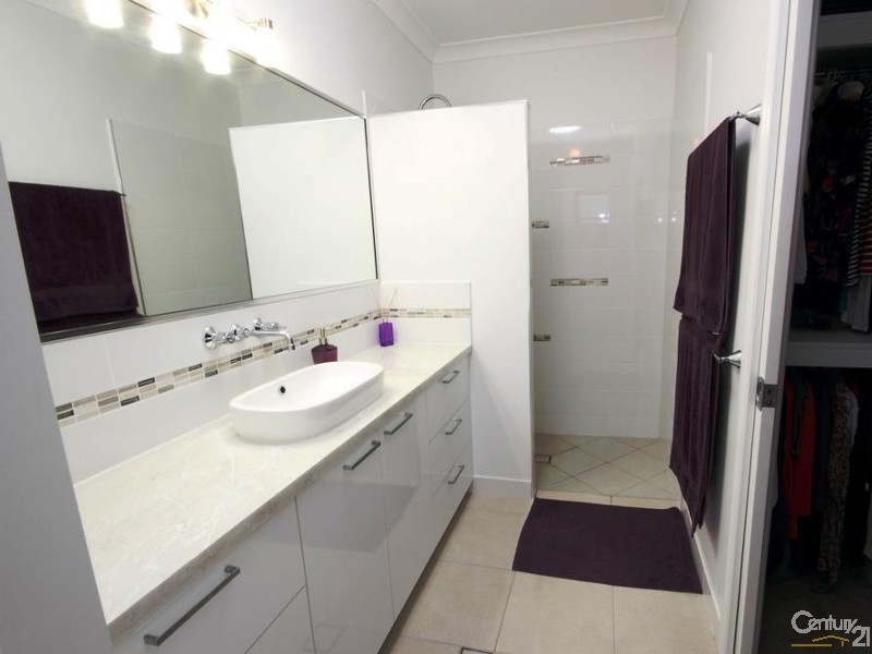 121 Goicoechea Drive, Bushland Beach QLD 4818