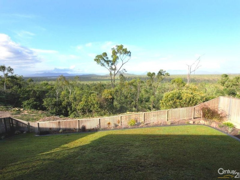 121 Goicoechea Drive, Bushland Beach QLD 4818