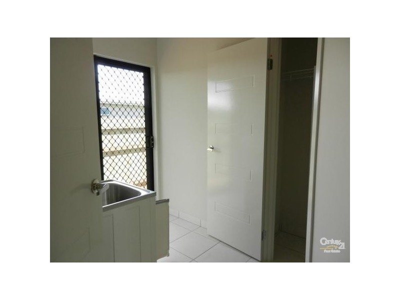 27 Kirrama Court, Bushland Beach QLD 4818