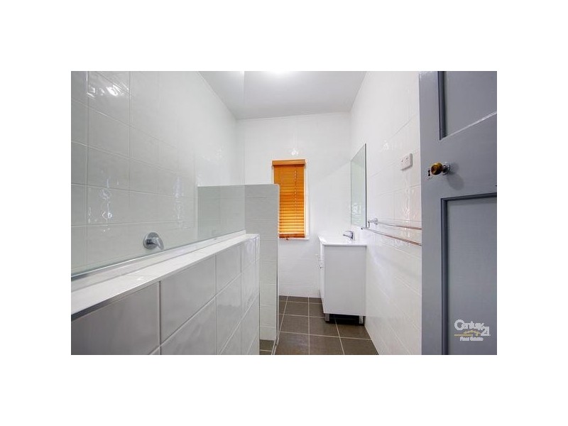 33 Edwards Street, West End QLD 4810