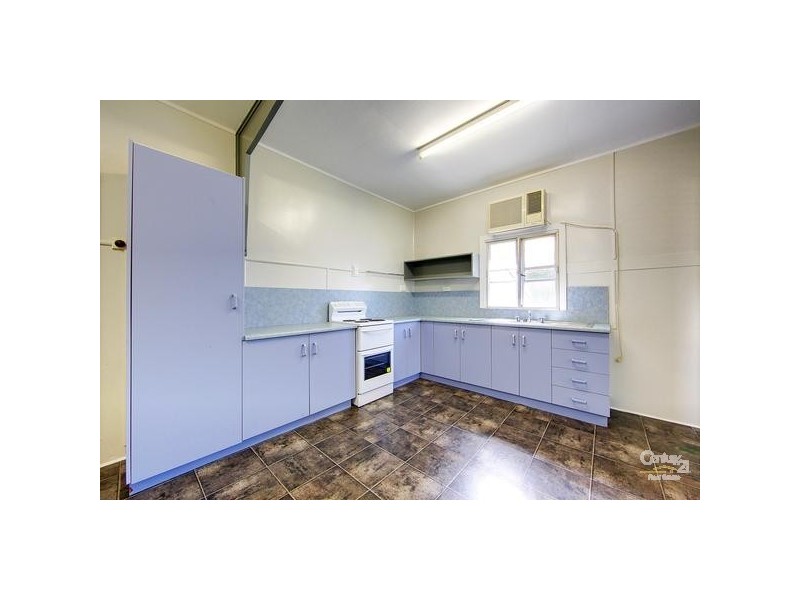 33 Edwards Street, West End QLD 4810