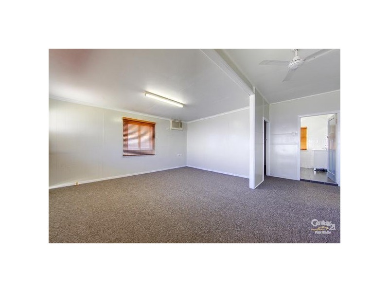 33 Edwards Street, West End QLD 4810