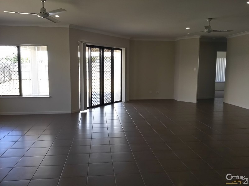 30 Currawinya Court, Bushland Beach QLD 4818