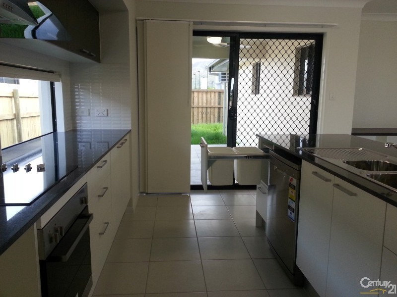 16 Greenbank Pocket, Idalia QLD 4811