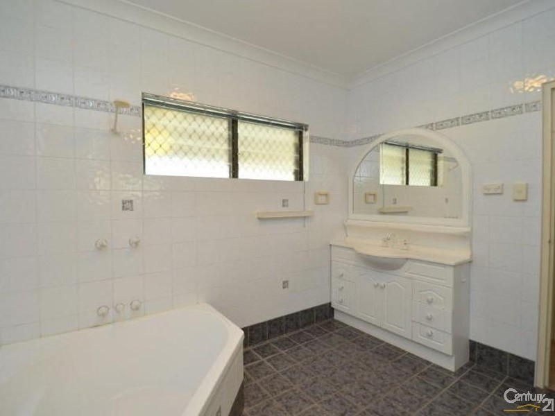 5 Welsh Court, Kelso QLD 4815