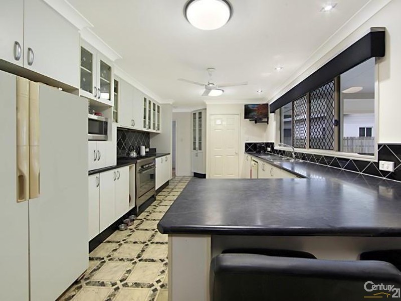 2 Alba Court, Bushland Beach QLD 4818