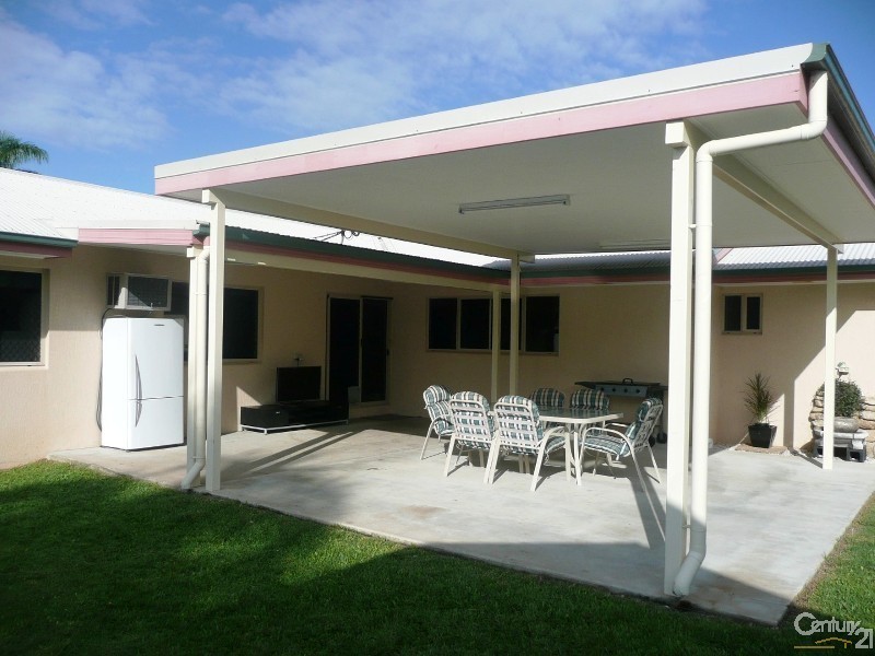 2 Alba Court, Bushland Beach QLD 4818