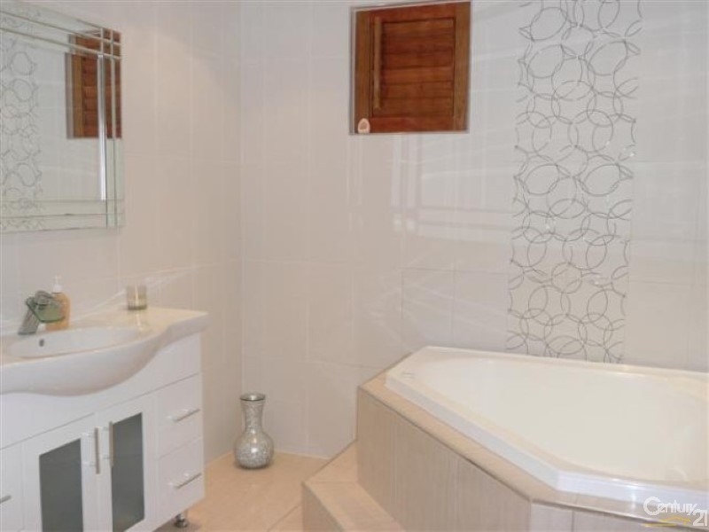 4 Macfarlane Street, Wulguru QLD 4811