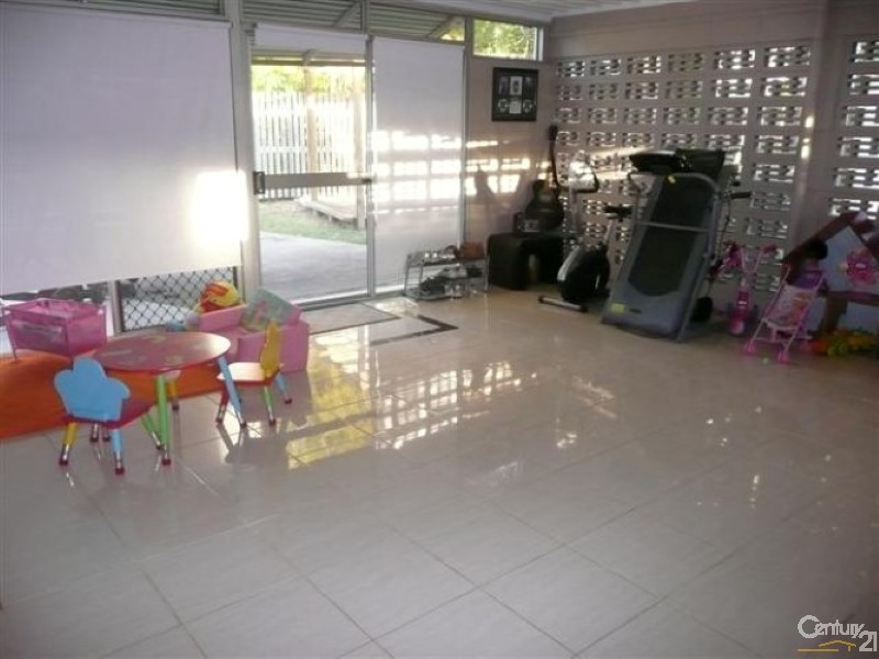 4 Macfarlane Street, Wulguru QLD 4811