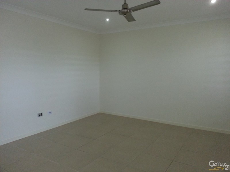 122 Daintree Drive, Bushland Beach QLD 4818