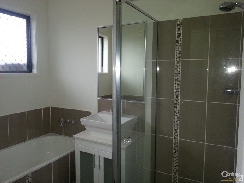 122 Daintree Drive, Bushland Beach QLD 4818