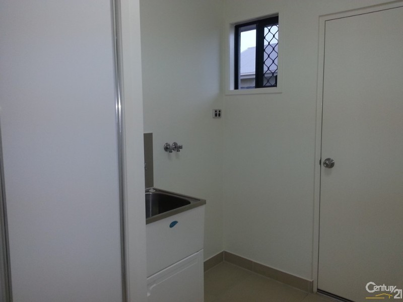 122 Daintree Drive, Bushland Beach QLD 4818