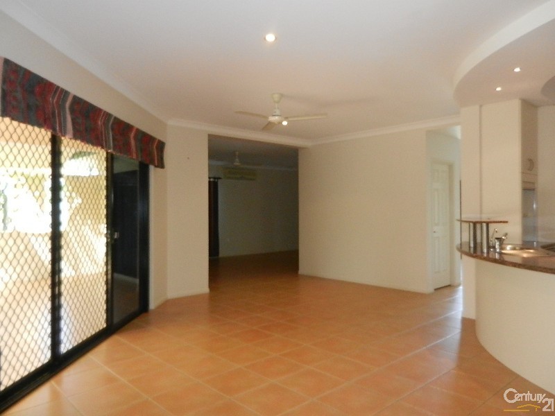 Bushland Beach QLD 4818