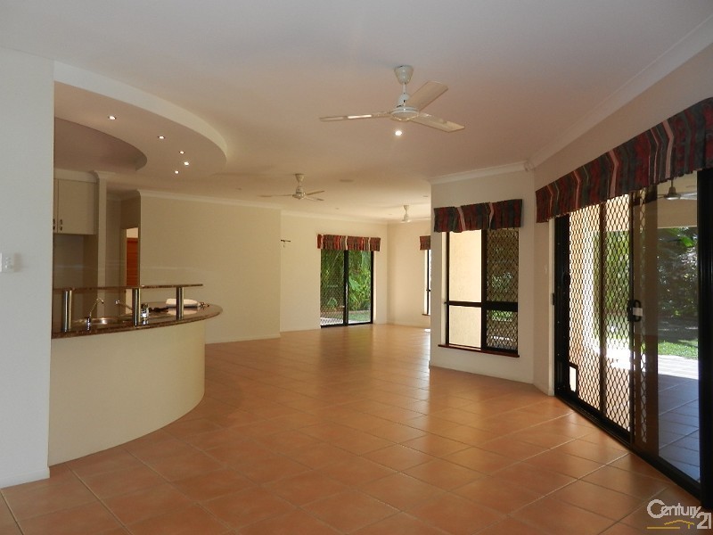 Bushland Beach QLD 4818