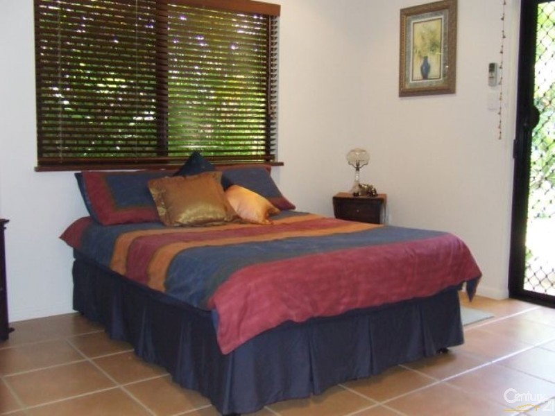 Bushland Beach QLD 4818