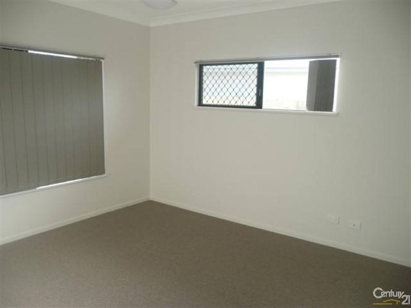 10 Lochern Way, Bushland Beach QLD 4818