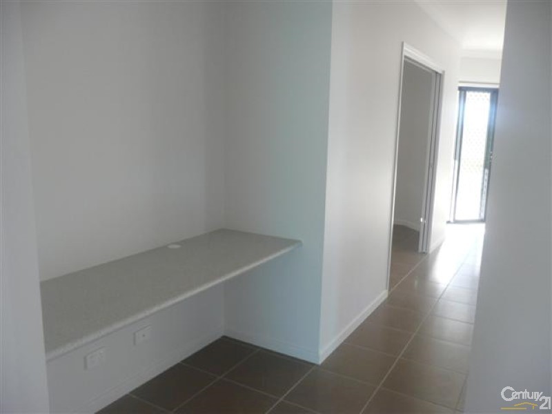 10 Lochern Way, Bushland Beach QLD 4818