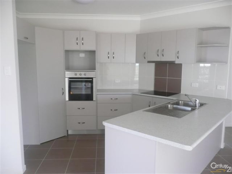 10 Lochern Way, Bushland Beach QLD 4818