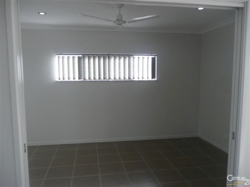 10 Lochern Way, Bushland Beach QLD 4818