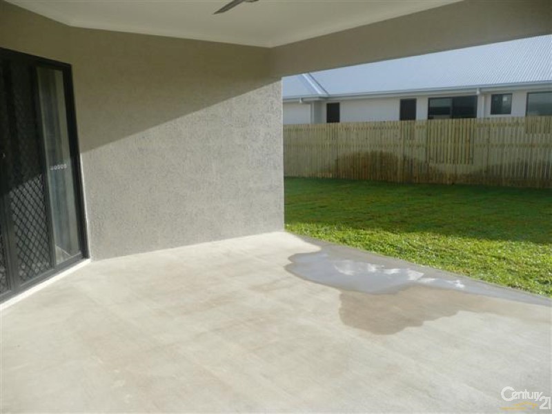 10 Lochern Way, Bushland Beach QLD 4818