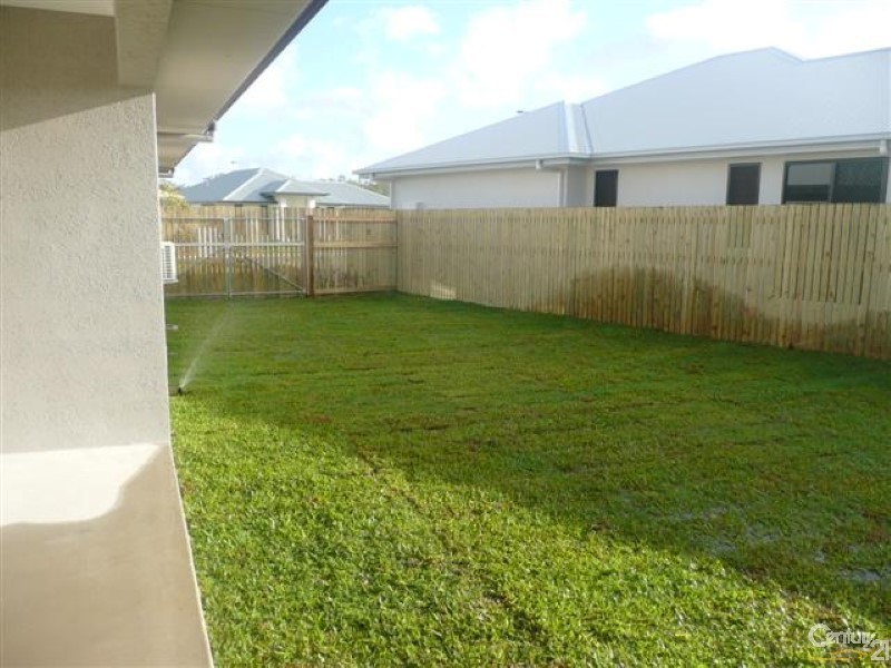 10 Lochern Way, Bushland Beach QLD 4818