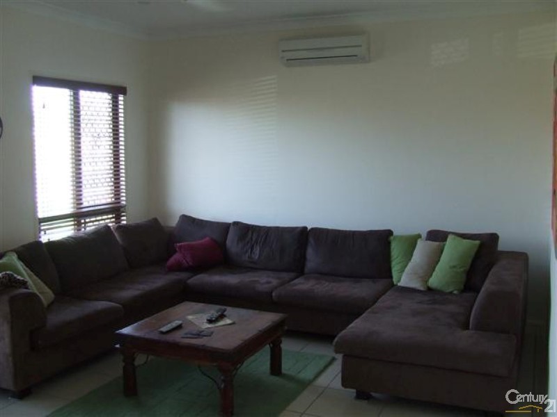 Bushland Beach QLD 4818