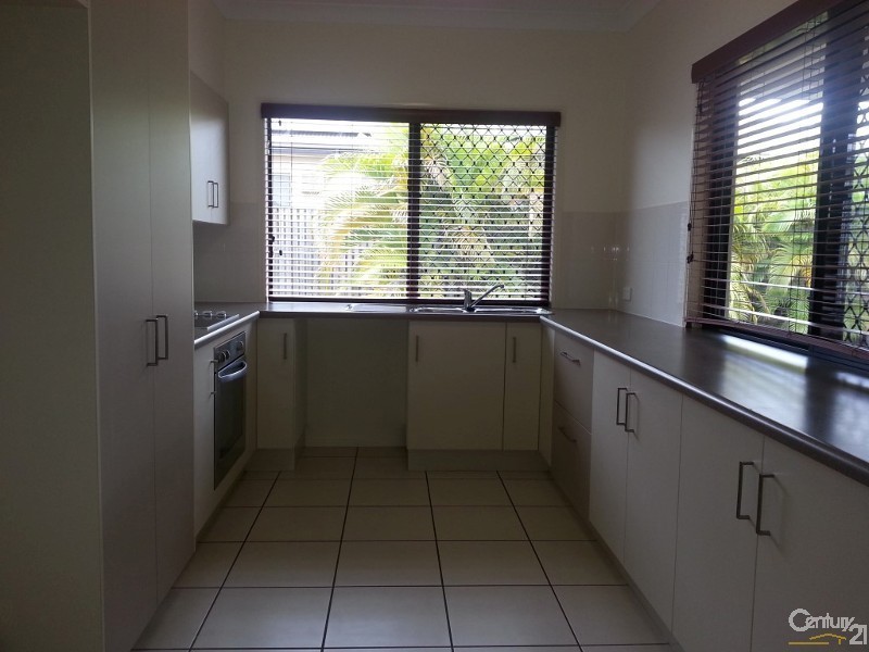 Bushland Beach QLD 4818