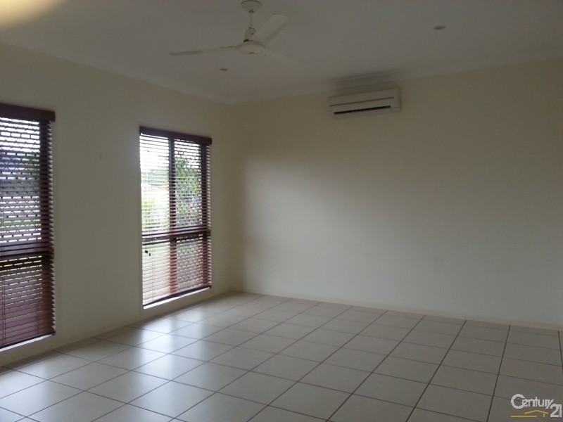 Bushland Beach QLD 4818