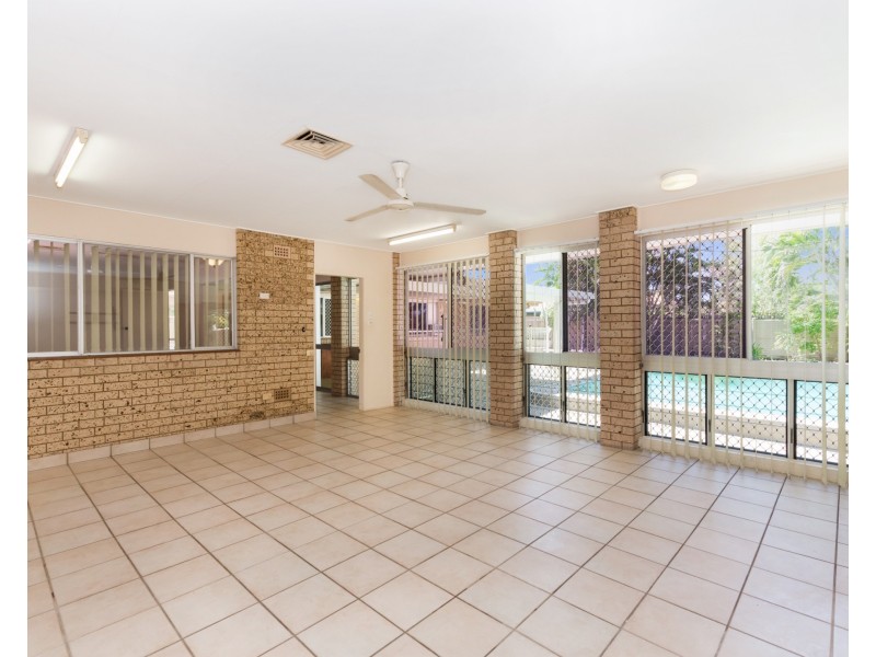 6 Winston Crescent, Kirwan QLD 4817