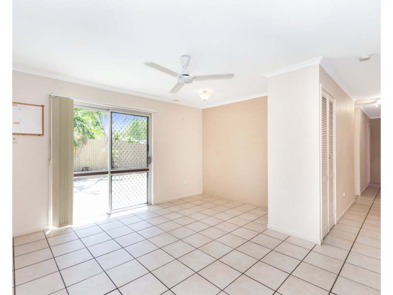 6 Winston Crescent, Kirwan QLD 4817