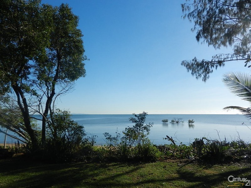 Bushland Beach QLD 4818