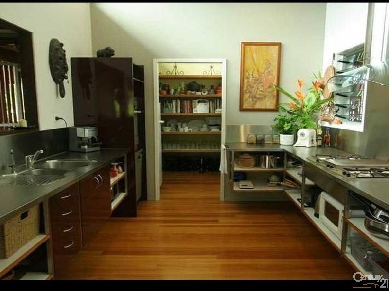 Bushland Beach QLD 4818