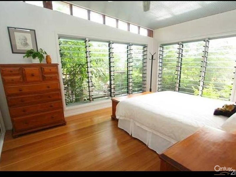 Bushland Beach QLD 4818