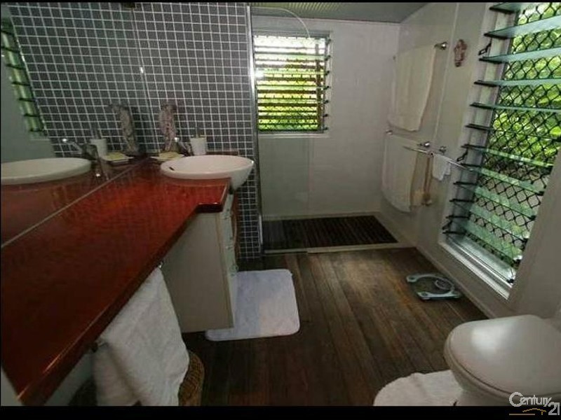 Bushland Beach QLD 4818