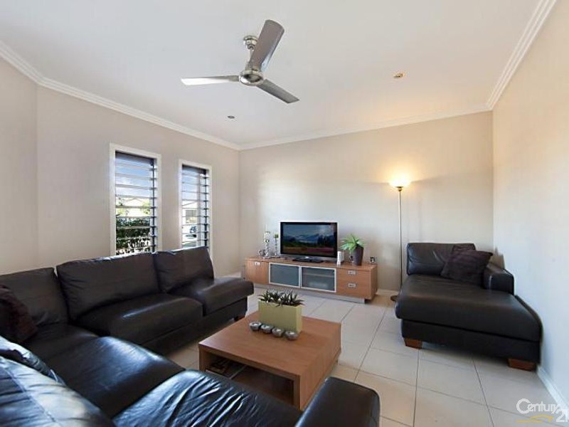 19 Eshelby Street, Bushland Beach QLD 4818
