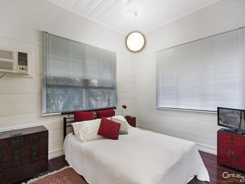 30 Ahearne Street, Hermit Park QLD 4812