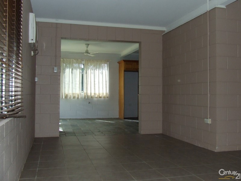 31 Reef Street, Saunders Beach QLD 4818