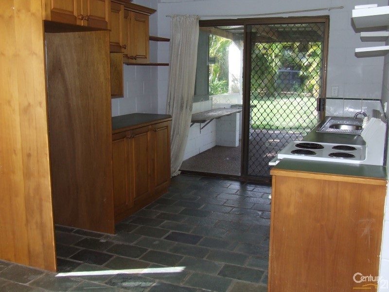 31 Reef Street, Saunders Beach QLD 4818