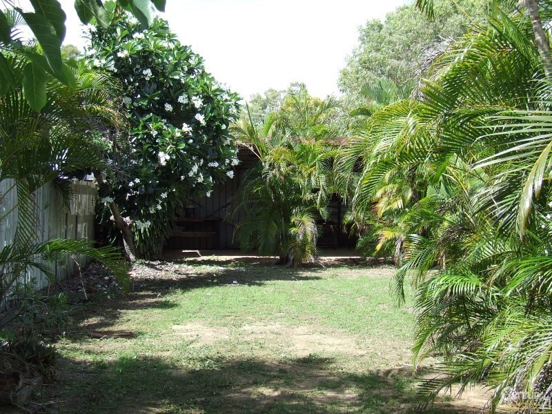 31 Reef Street, Saunders Beach QLD 4818