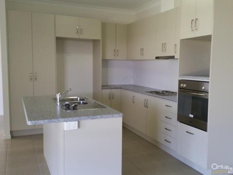 Bushland Beach QLD 4818