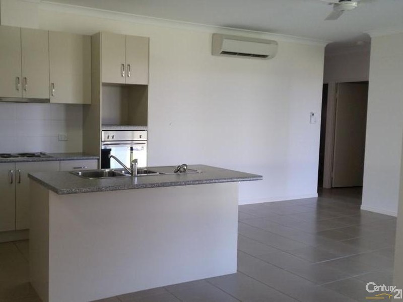 Bushland Beach QLD 4818