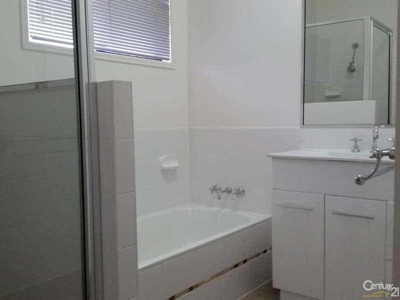 Bushland Beach QLD 4818