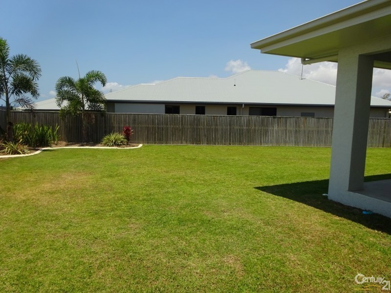 Bushland Beach QLD 4818