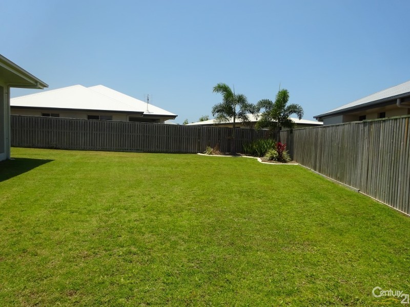 Bushland Beach QLD 4818