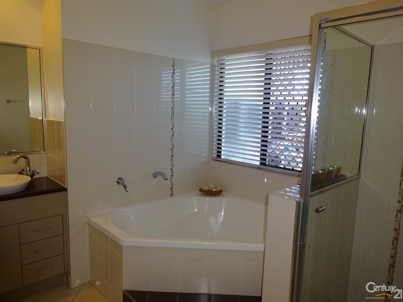 20 Albatross Court, Kirwan QLD 4817