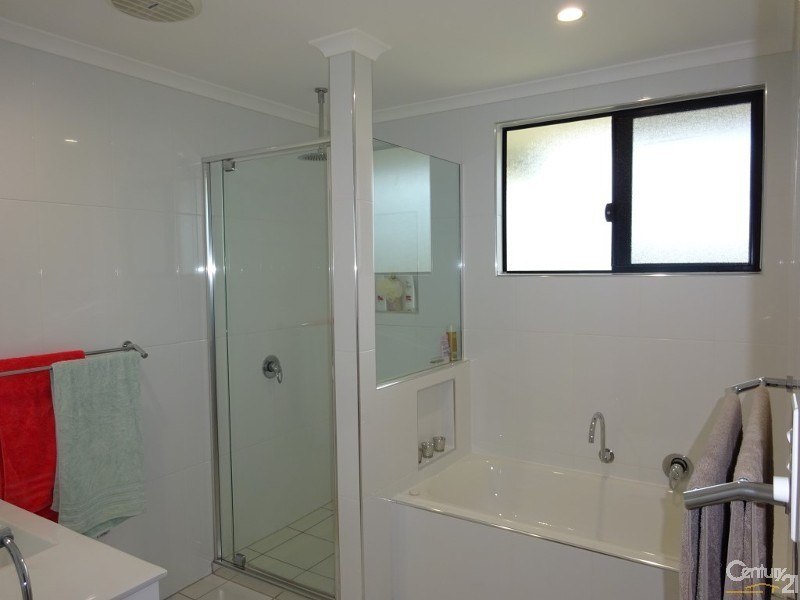 2 Wellesley Drive, Kirwan QLD 4817