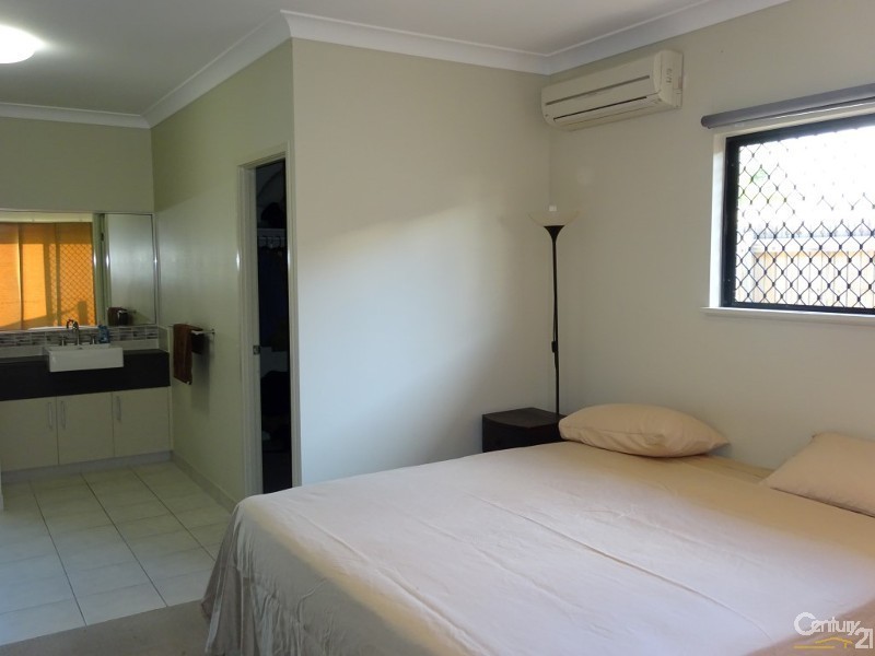 4 Barra Court, Mount Louisa QLD 4814