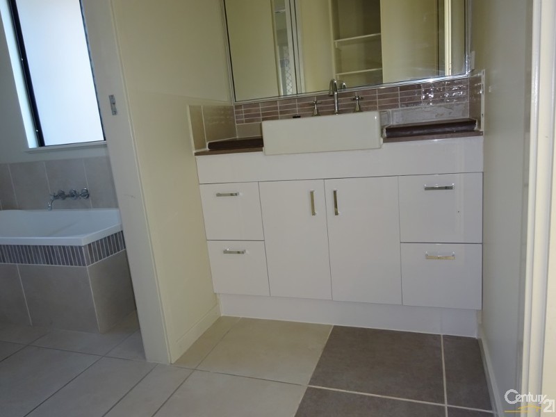 4 Barra Court, Mount Louisa QLD 4814