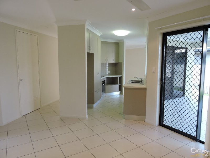 6 Whistler Pocket, Kelso QLD 4815