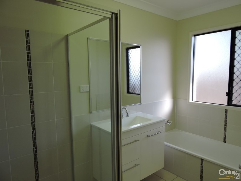 6 Whistler Pocket, Kelso QLD 4815